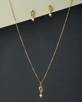 A cute pendant matched with golden polish chain with matching earrings.