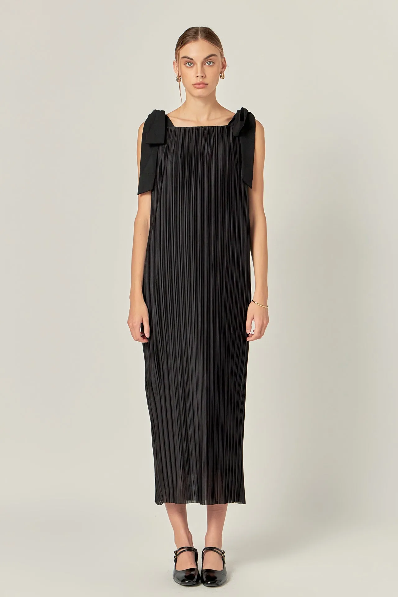 Bow Detailed Pleated Maxi Dress