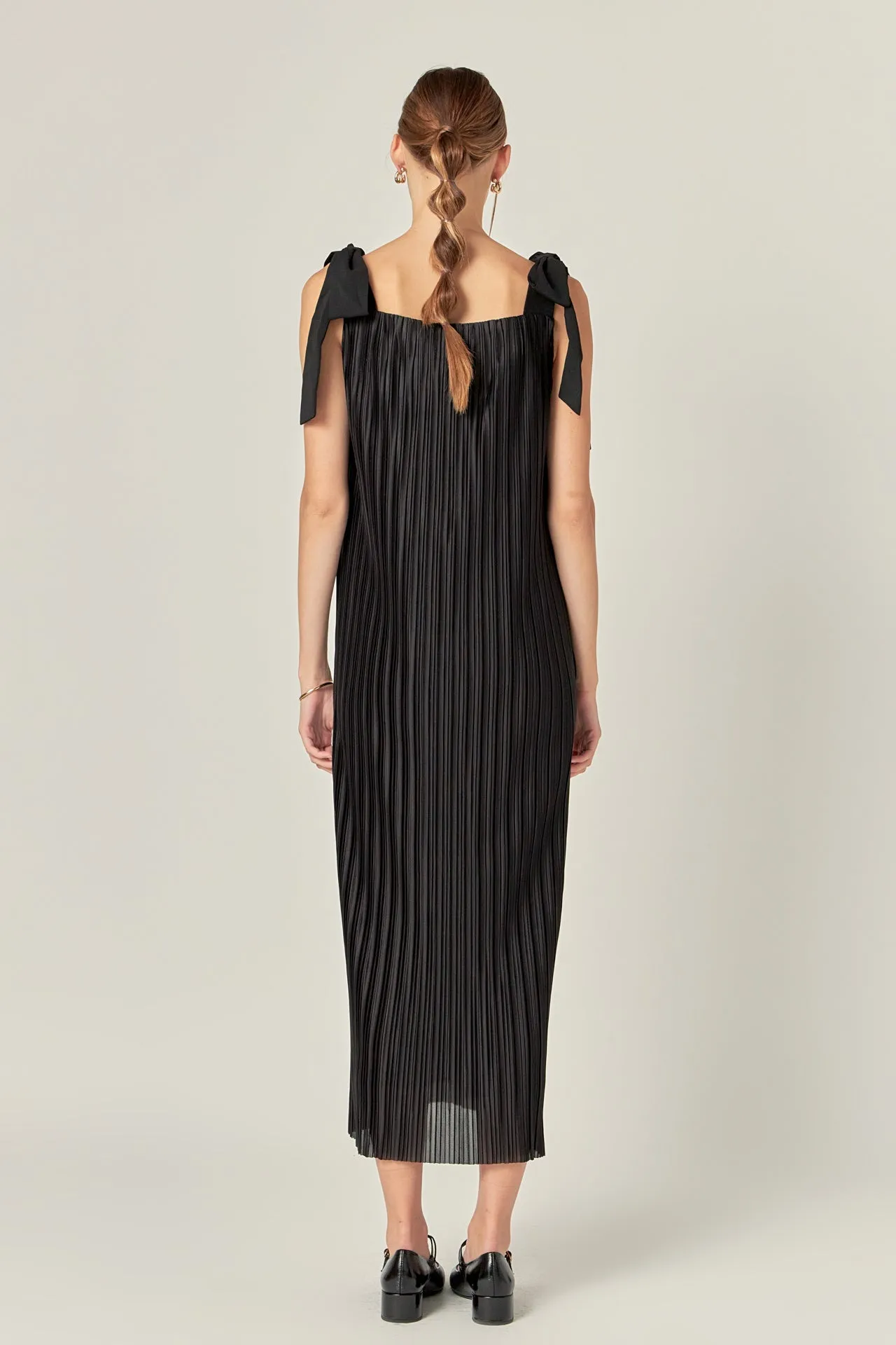 Bow Detailed Pleated Maxi Dress