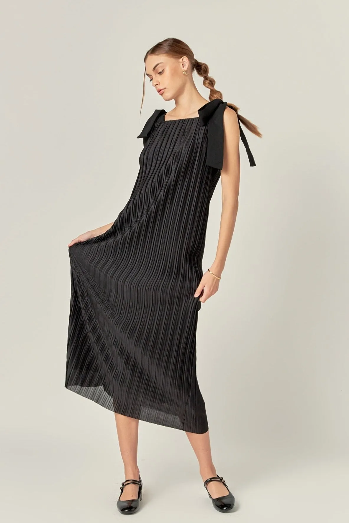 Bow Detailed Pleated Maxi Dress