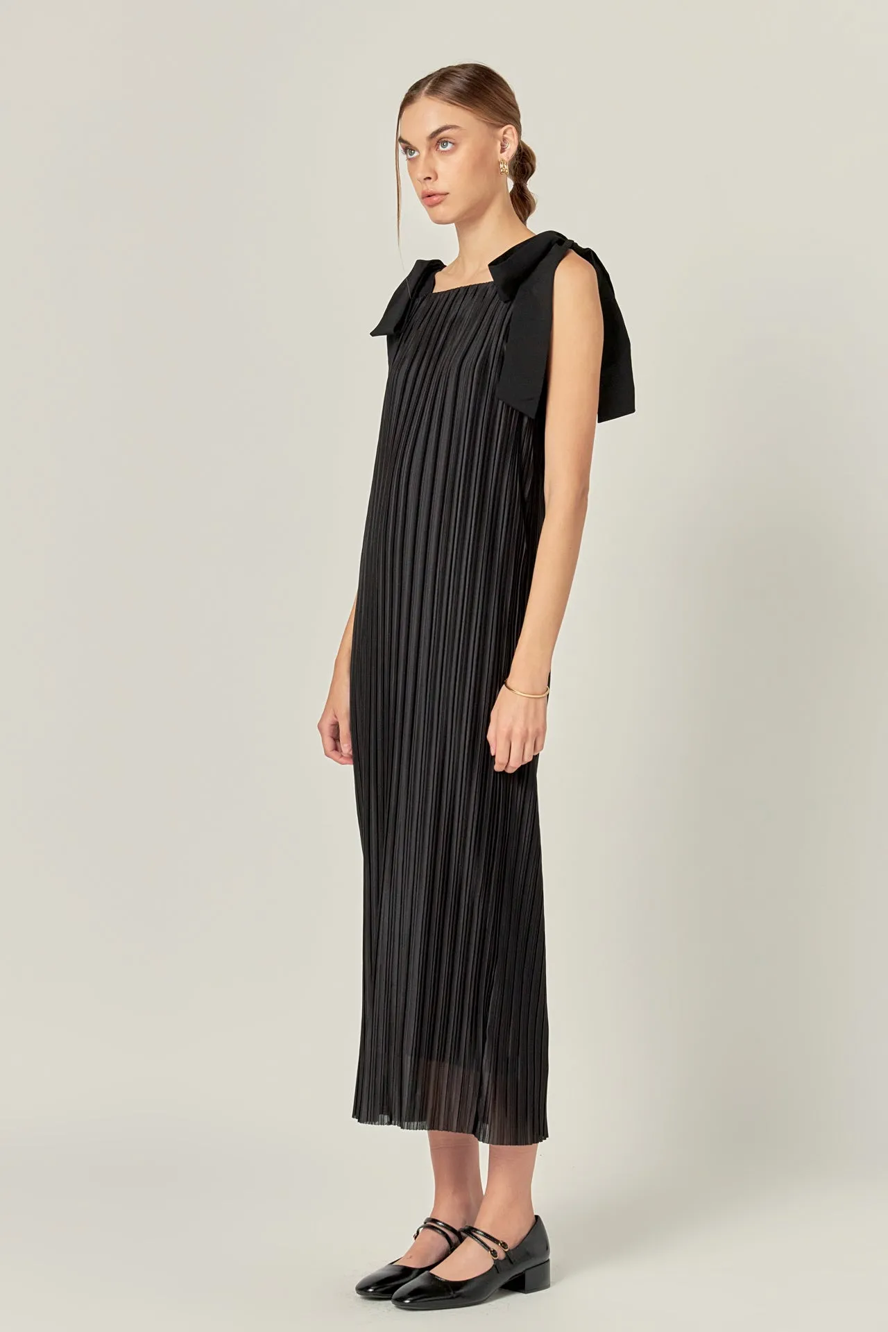 Bow Detailed Pleated Maxi Dress