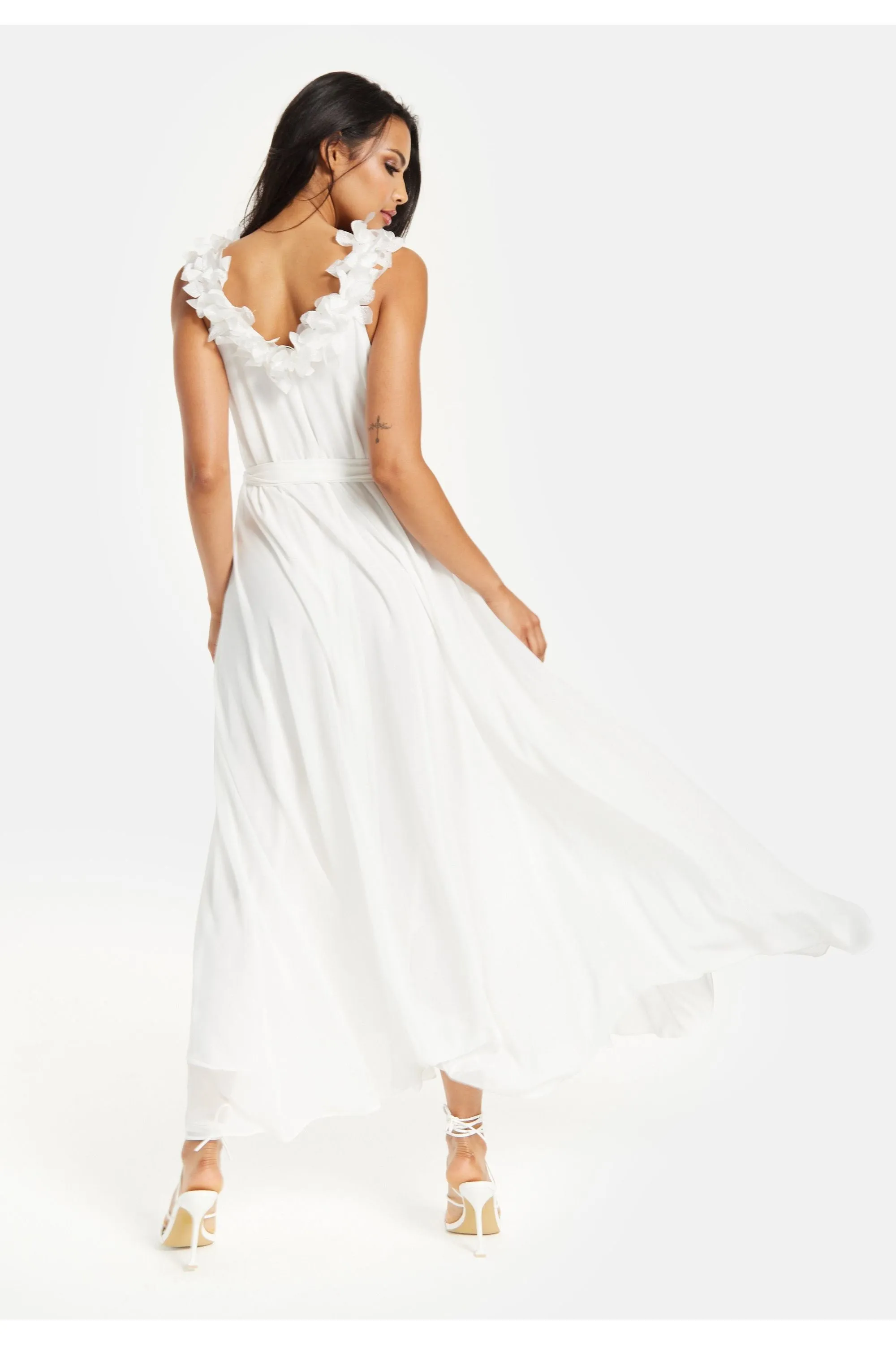 Liquorish Leaf Detail Maxi Dress In Off White